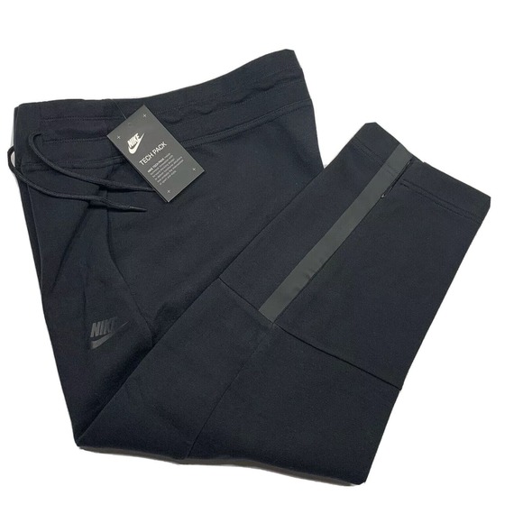 NIKE Pants - Nike Tech Fleece Capri Women SIZE -‎ XS 908824-010
